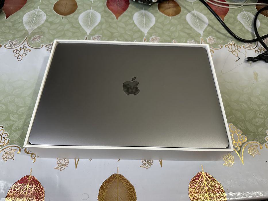 Macbook M1 8/256GB