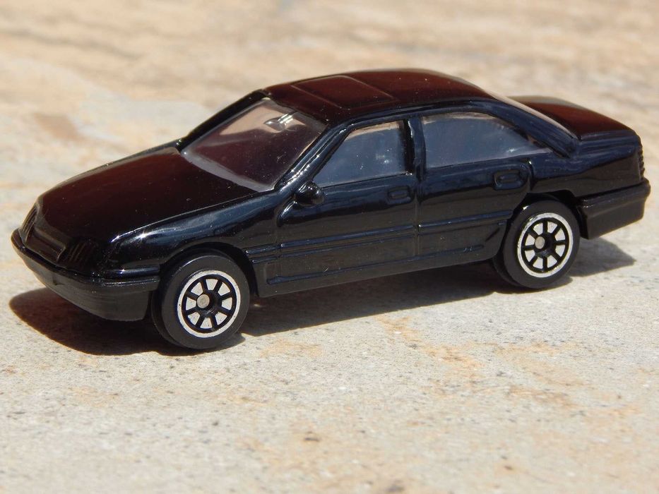 Macheta Opel Omega A (Vauxhall Carlton) sc 1:64 negru