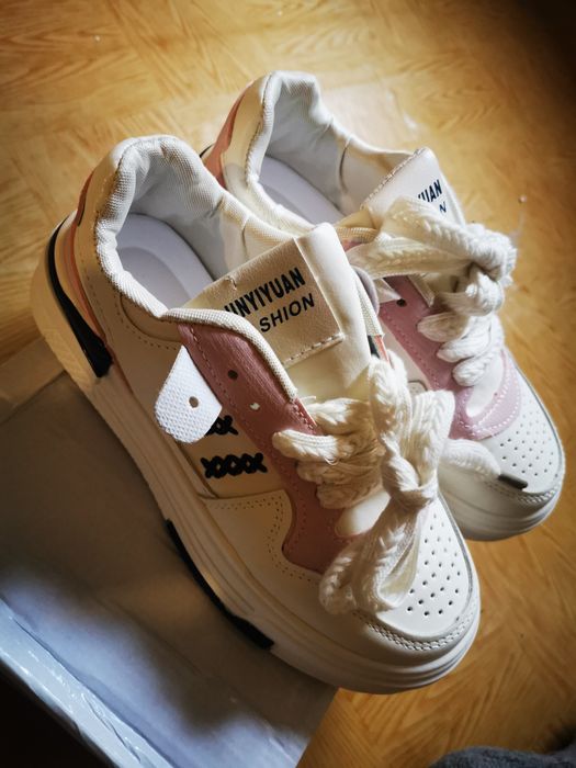 Кроссовки новые 35размер