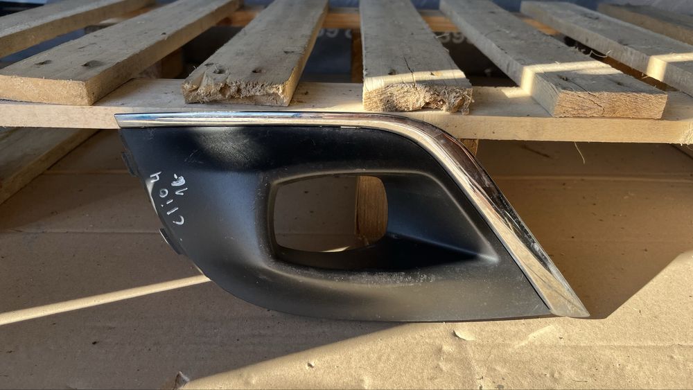 Лява и дясна основа за халоген Renault Clio 4 (2012-2020)