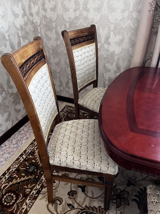 Продается стол и стулья