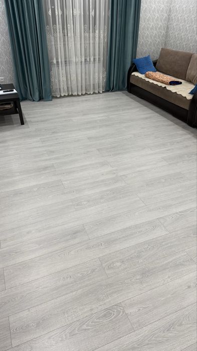 Продам ламинат  в отличном состояний