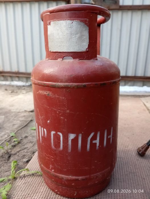 Хорошие, 10 литровые пропан - бутан балоны для газовых плит, котлов и