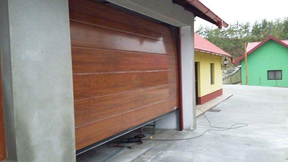 Usa de garaj sectionala izolata Stejar Auriu/Nuc/Wenge 2800L/2000H