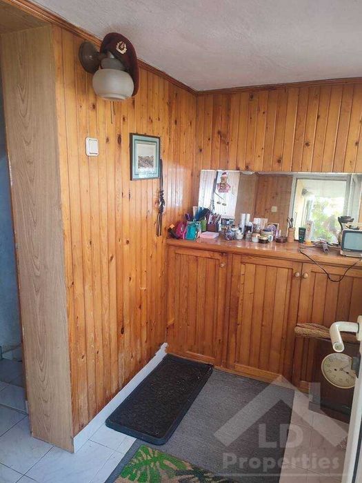 Двуетажна къща в близост до центъра на Генерал Тошево