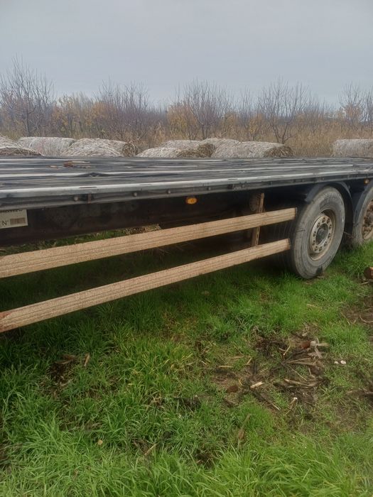 Vând platformă pentru baloti