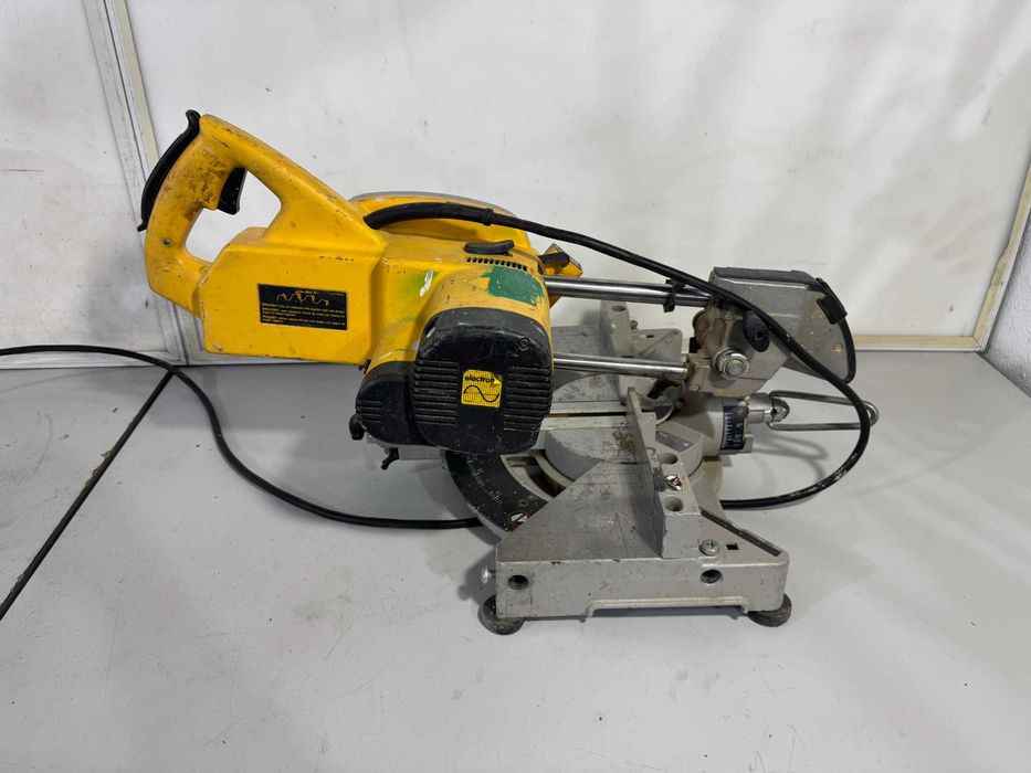 Циркуляр пендула - Dewalt 1600 W / 216mm / 115 V