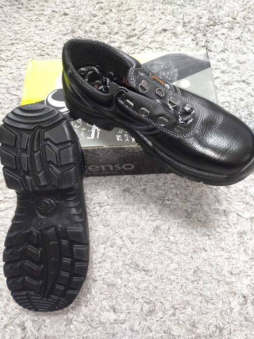 Чисто нови обувки Stenso