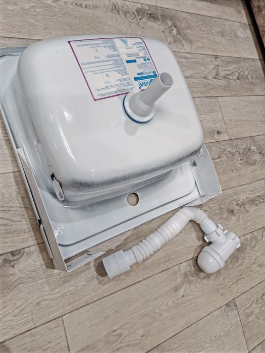 Продаю настенную раковинну