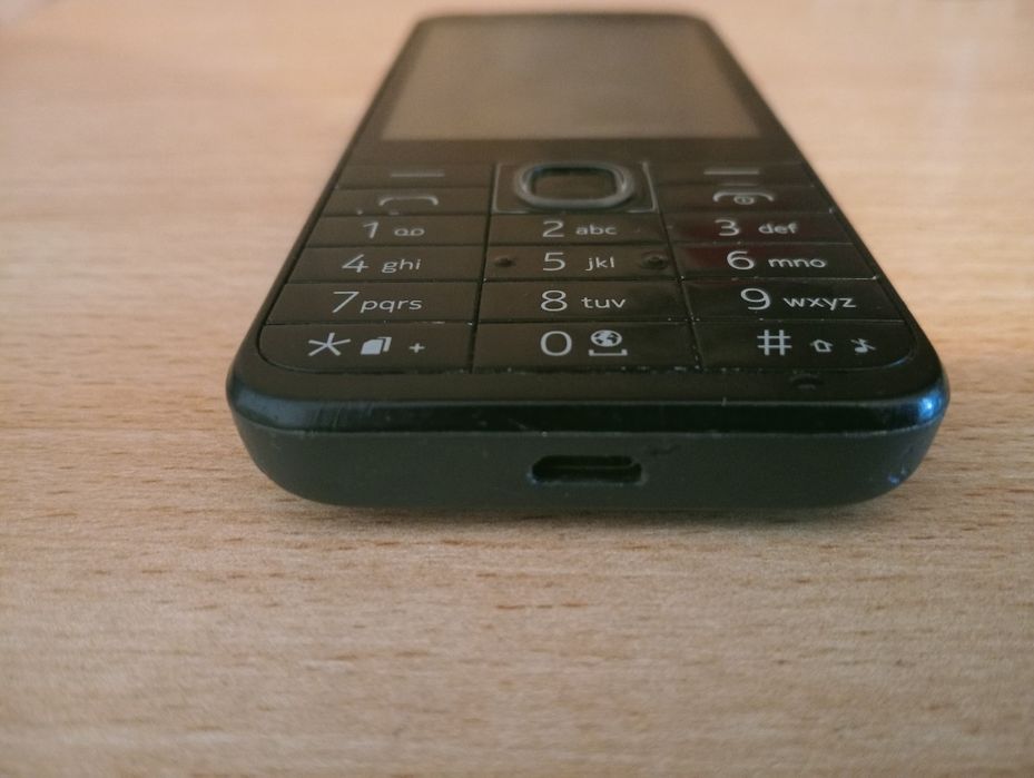 Vând telefon cu butoane