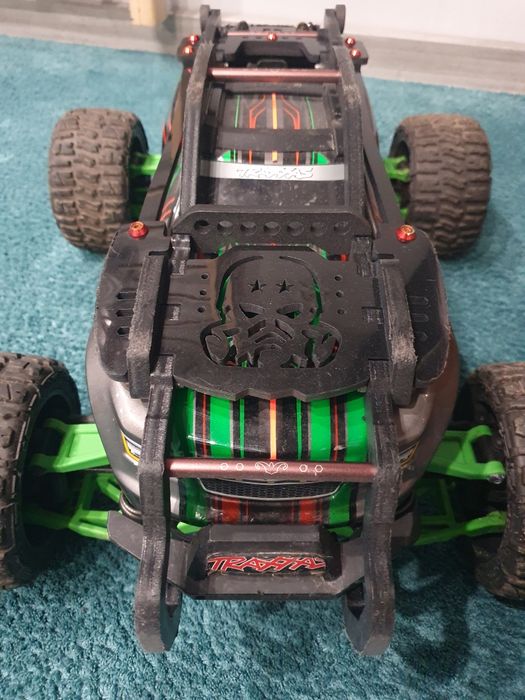 Рц Траксас Макс  1/10