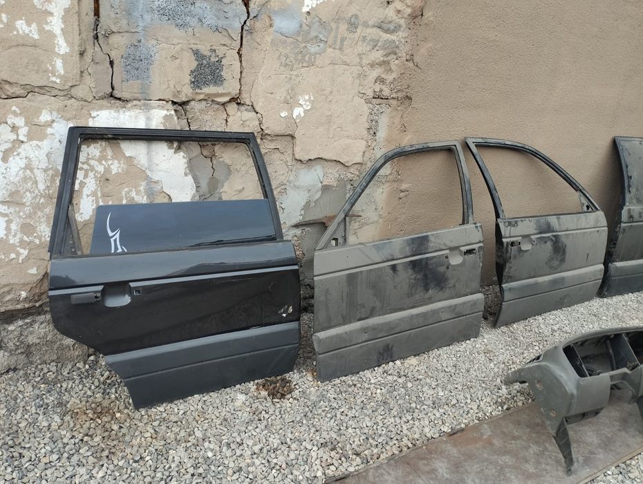 Продам двери на пассат и пенель приборов