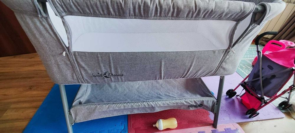 Детска кушетка за новородено.