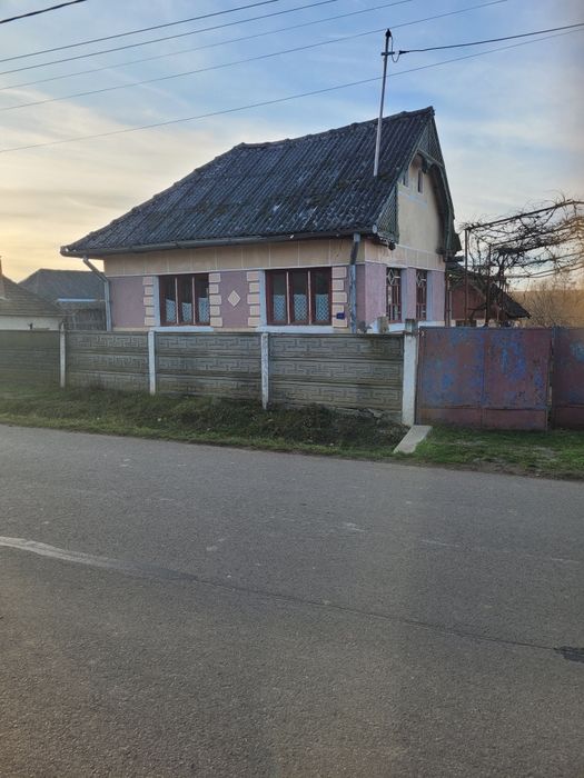 Vând casa sau se vinde in rate