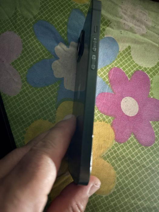 Продам айфон 13в хорошом состаяние