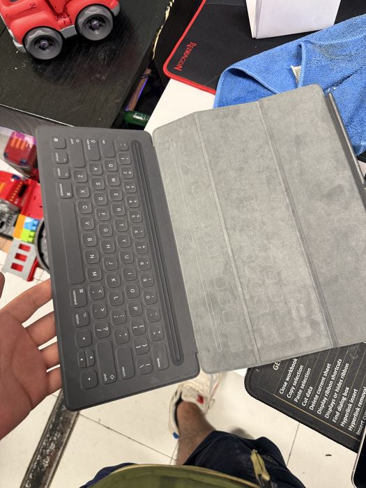 iPad Pro 12.9 128GB Impecabil + Husă și Tastatură Cadou