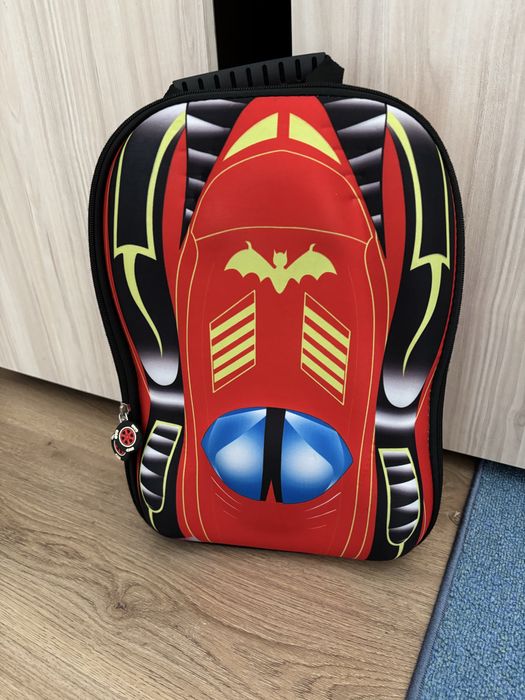 Детска червена раница