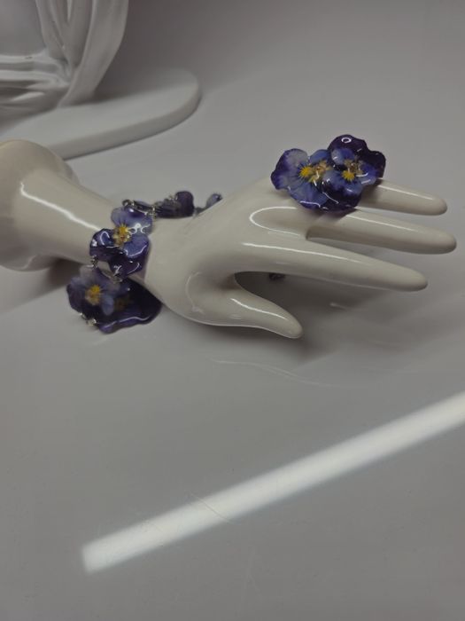 Комплект гривна, пръстен и обеци. Истински градински теменужки