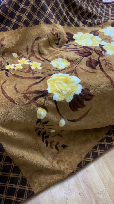 Продам пледы большие