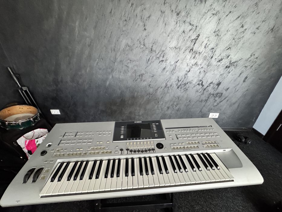 Yamaha Tyros 4 - stare foarte buna