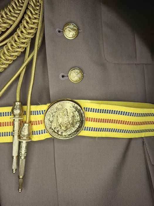 Costum militar Exceptiol de Colonel Logistică