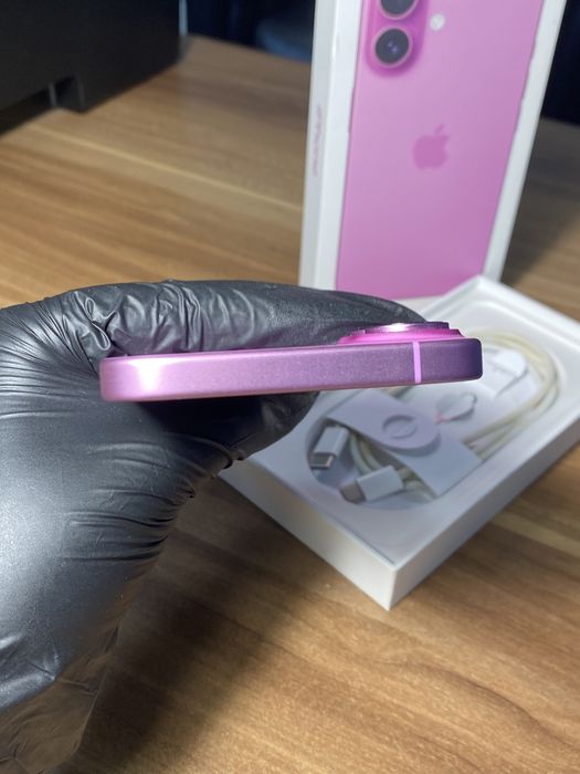 iPhone 16 • 128 GB • Pink