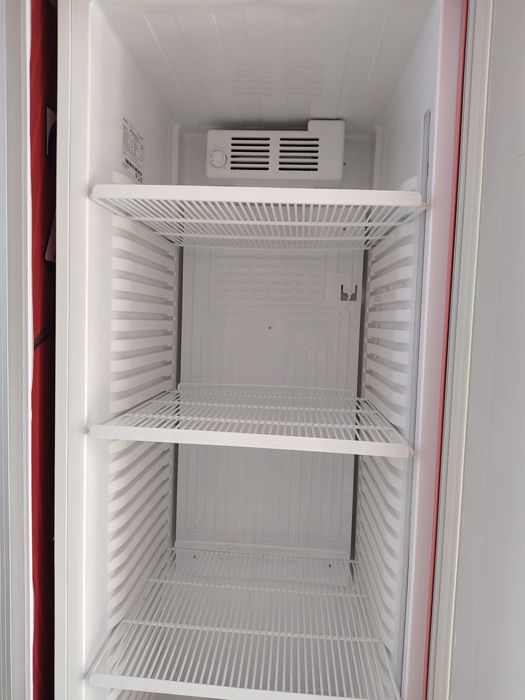 Продаются витрина холодильник шиваки 474с артел