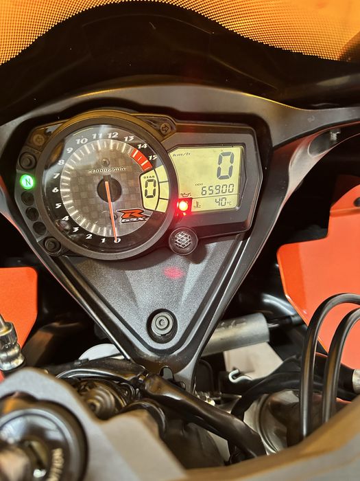 Suzuki Gsx-R1000, K7.