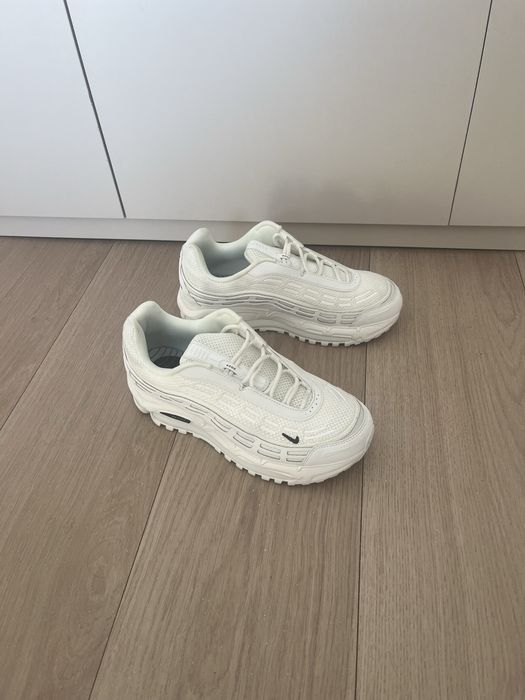 Кроссовки белые Nike