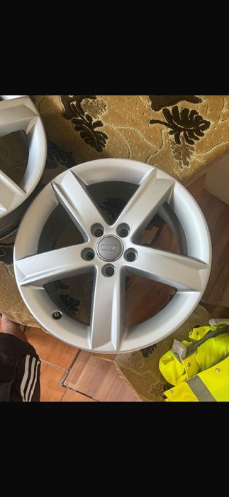Vând jante R17 originale Audi