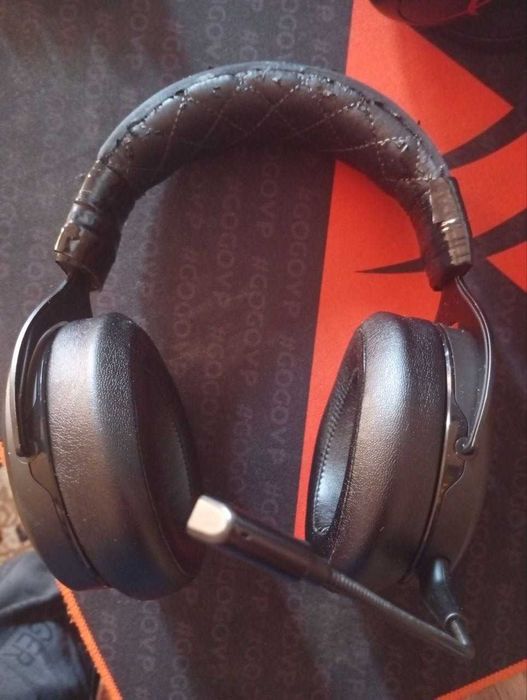 Беспроводные наушники Corsair HS70 Pro