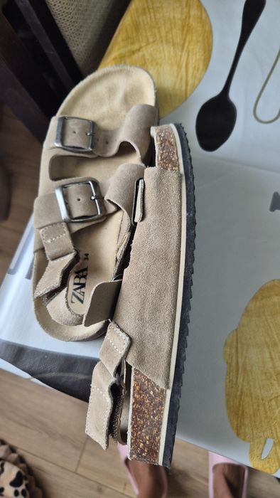Сандали от естествена кожа на Zara,34 номер