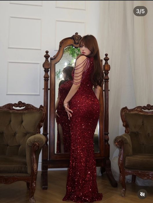 Вечернее красное платье