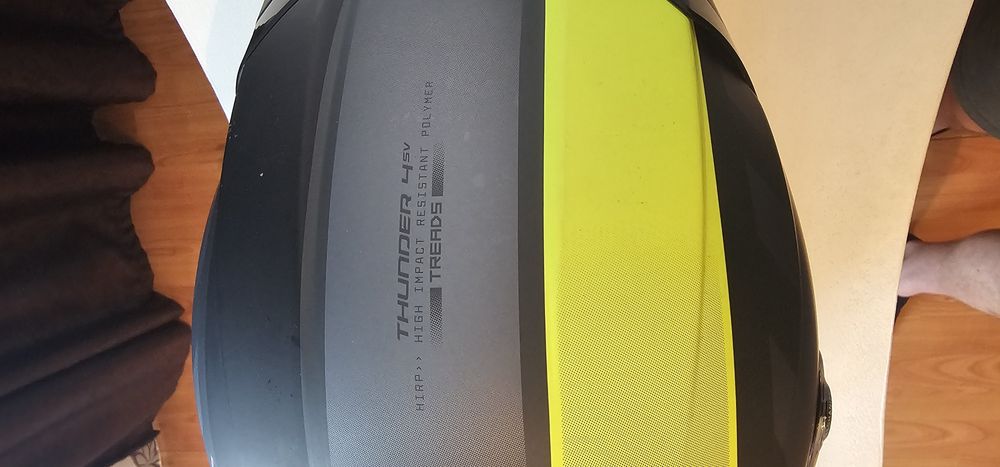 Cască MT  THUNDER 4 SV. Aprope nouă!