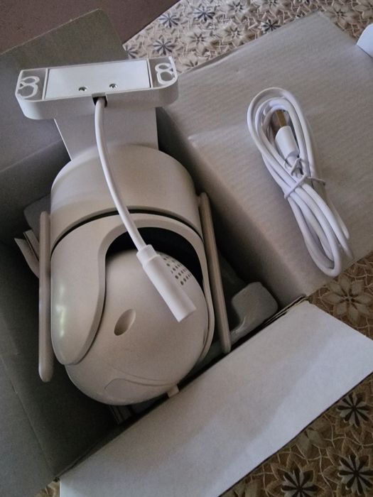 Vand camera cu 2 lentile de supraveghere 360°.