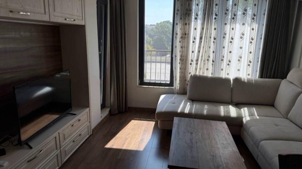 Дава се под наем Тристаен апартамент в София, Зона Б-19 - 92 кв.м за 870 € - Снимка #1