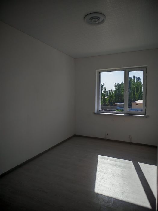 Gishtli 2 etaj 2 xonali uy sotiladi