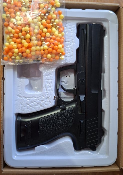 Игрушечный пистолет пневмптический