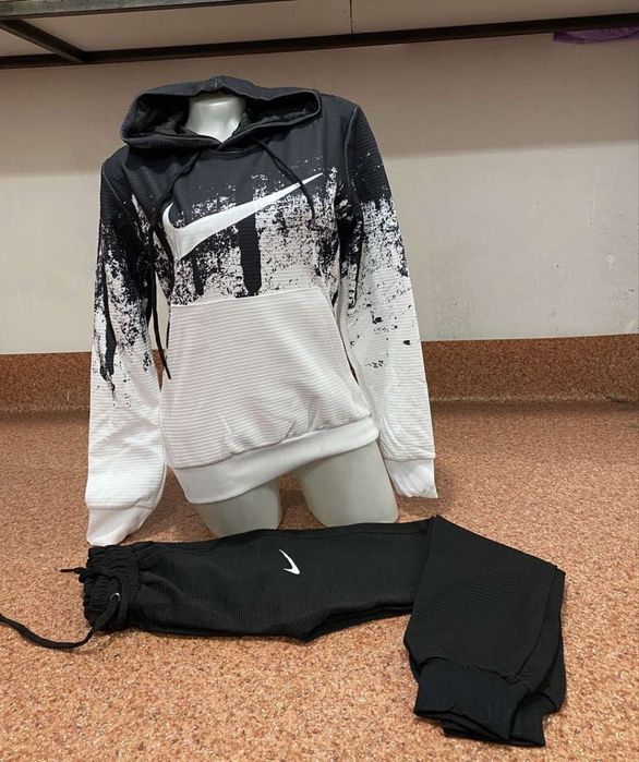 Treninguri 
Bumbac cu elastan
215 de lei