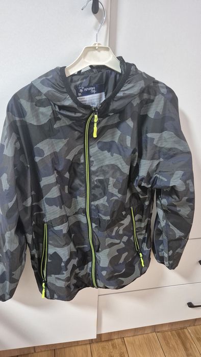 Продам ветровку на мальчика