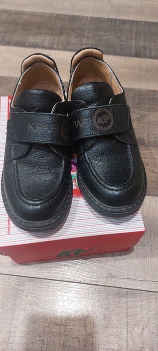 Продам туфли на мальчика