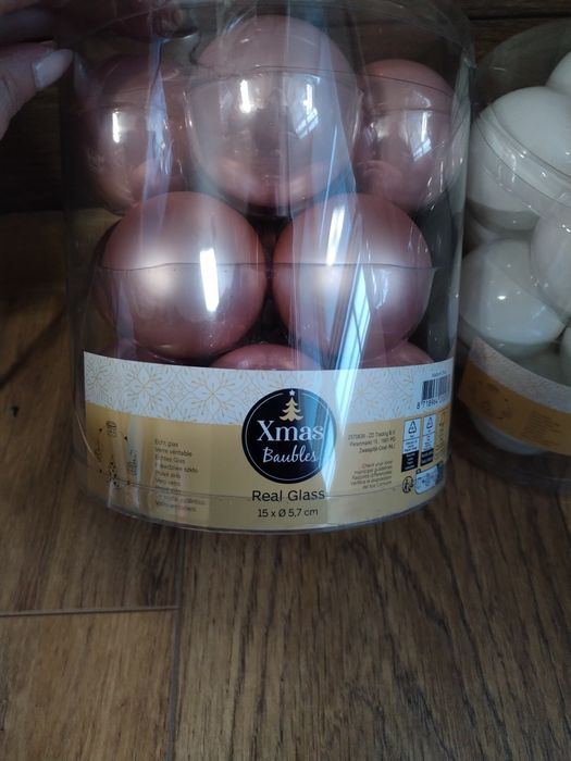 Стъклени коледни играчки за елха