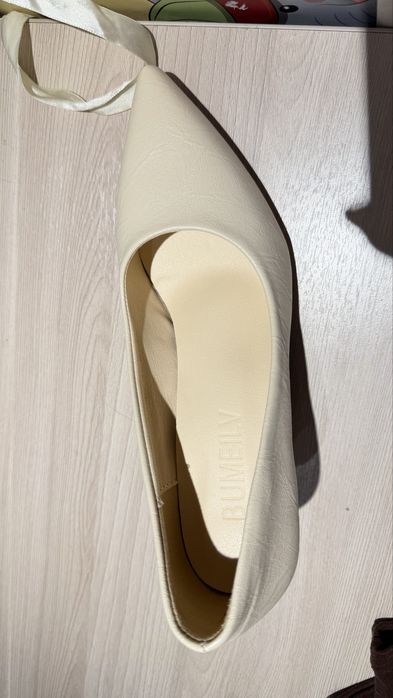 Абсолютно новые туфли