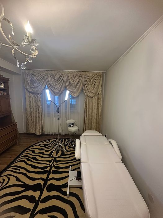 Vând set complet de mobilier profesional pentru salon