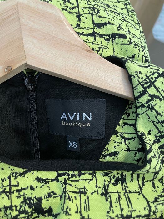 Еластична рокля Avin