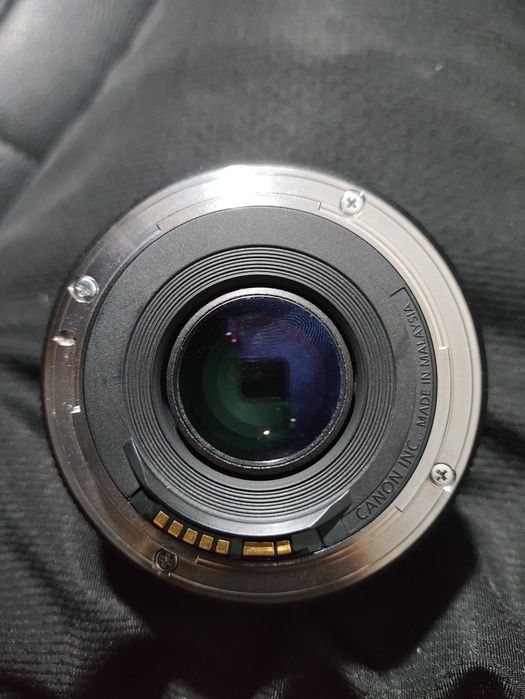 Canon EF 50mm f/1.8 STM.
