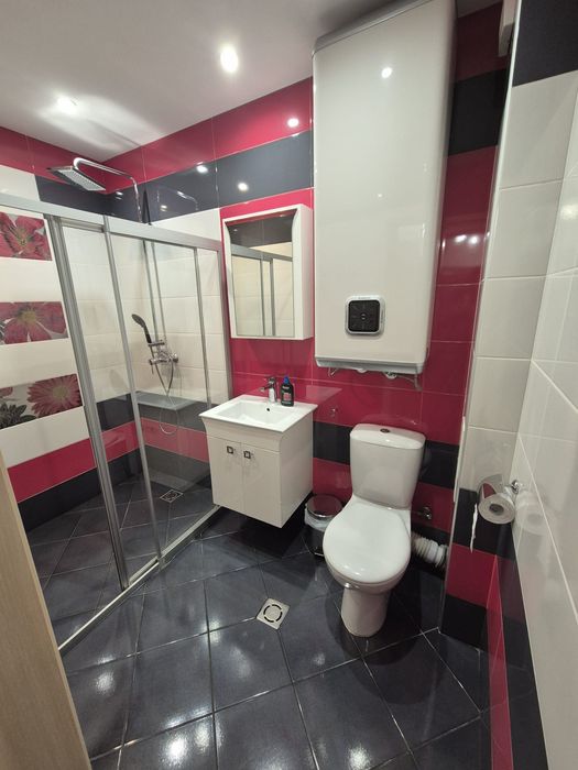 Дава се под наем Тристаен апартамент в Варна, Конфуто - 85 кв.м за 847.62 € - Снимка #11