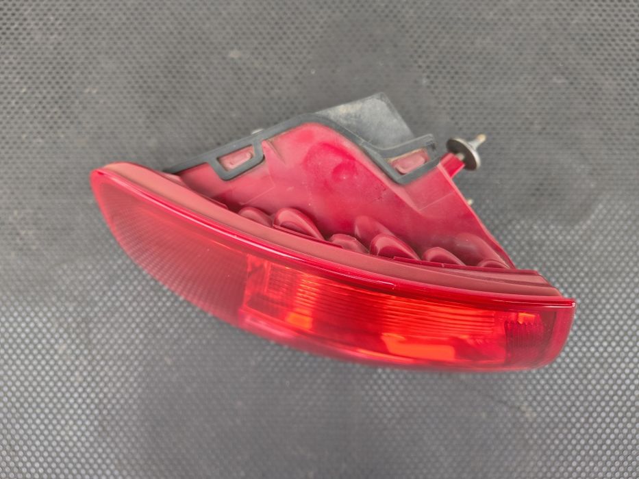 Stop / Tripla  stanga pe aripa audi A8 D3