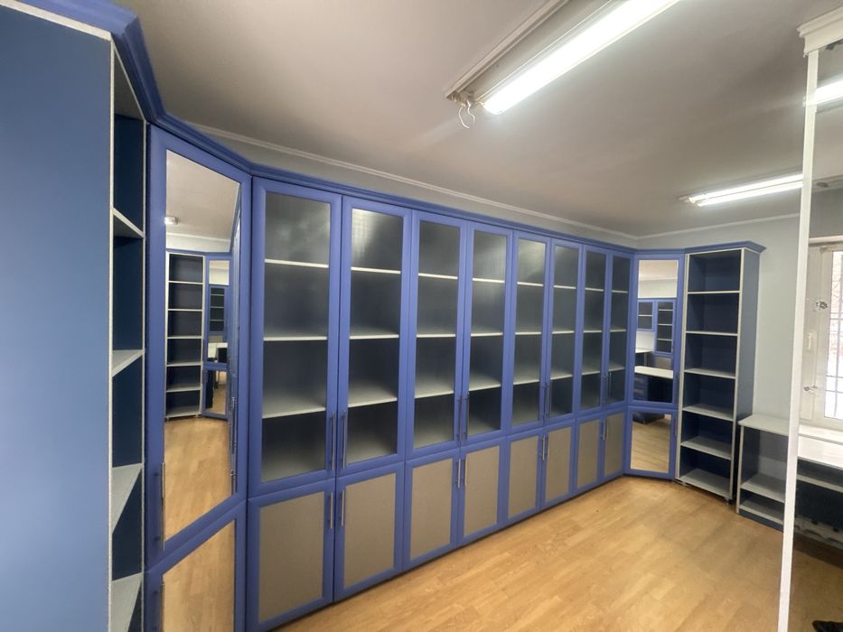 Офисные столы, кресла, шкафы, комоды