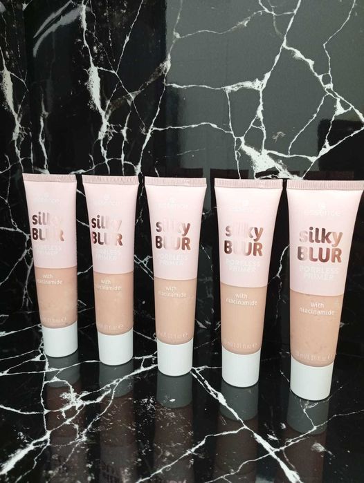 Essence – Silky Blur Poreless Primer with Niacinamide